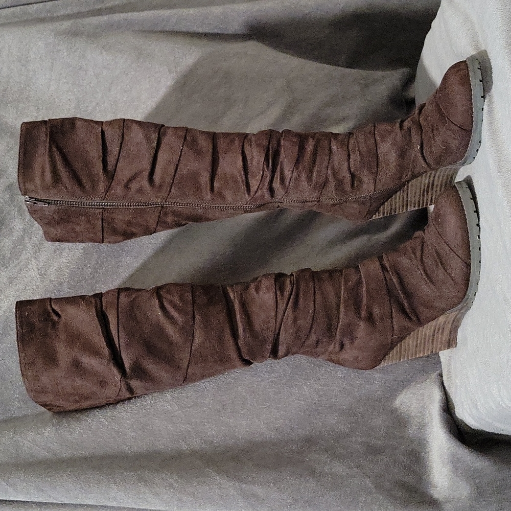 Caress  knee-high heeled boots